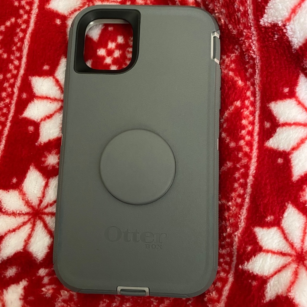iPhone 11 defender otterbox case with popsocket